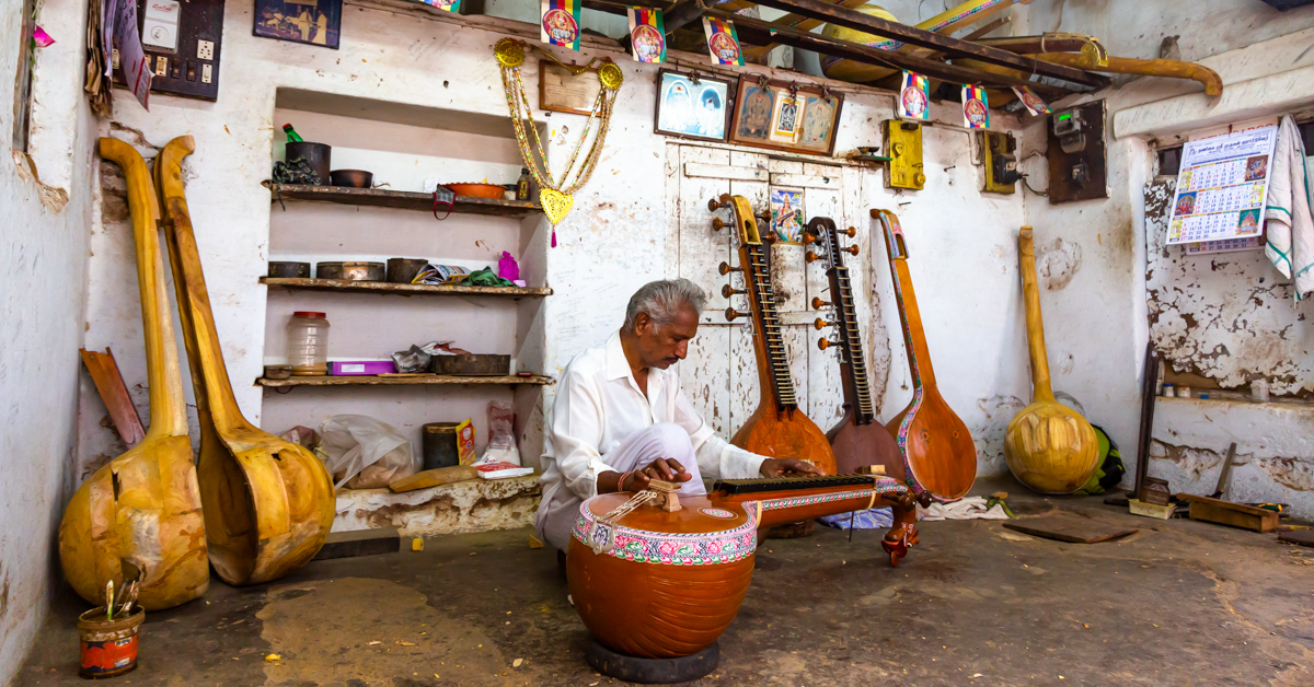 An old artisan playing the Saraswati veena
